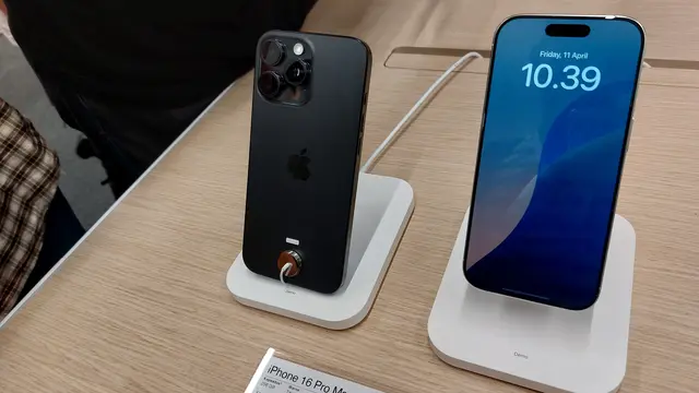 Kabar menarik datang dari dunia teknologi dan gadget, terutama terkait harga iPhone terbaru. Beberapa waktu belakangan ini, terlihat tren penurunan harga untuk seri iPhone 15 dan iPhone 16. Penurunan harga ini terjadi menjelang peluncuran iPhone 17 yang diharapkan akan segera diumumkan oleh Apple.